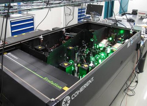 Verstärker des Titan:Saphir-Kurzpulslasers mit grünem Licht vom Neodym-Pumplaser 
